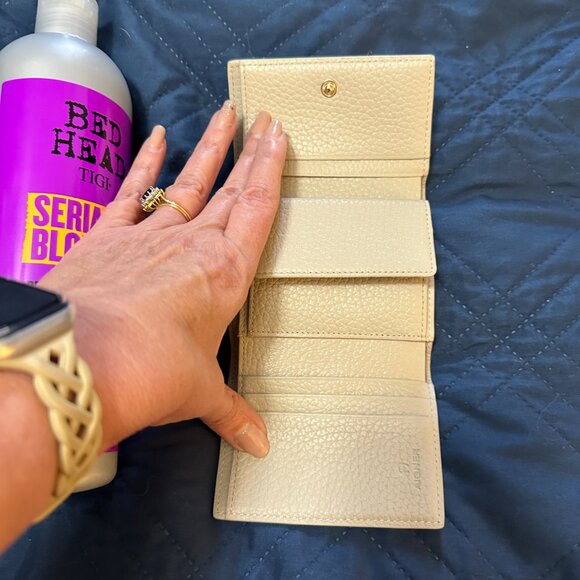 Aigner cream leather wallet - purchased in Cologne Germany - Picture 4 of 5